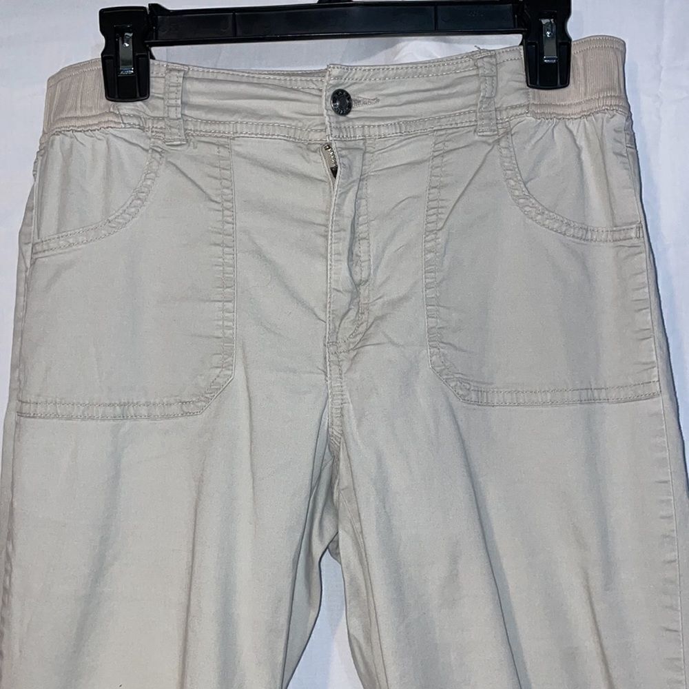 Basic edition khaki capris - Picture 2 of 7